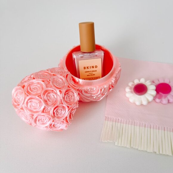 Rose-Covered Easter Eggs โ Handcrafted Party Favors, Spring Decor, Wedding Gifts - Picture 2 of 10